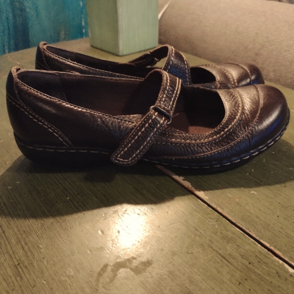 Clarks Mary Janes 8.5 chocolate